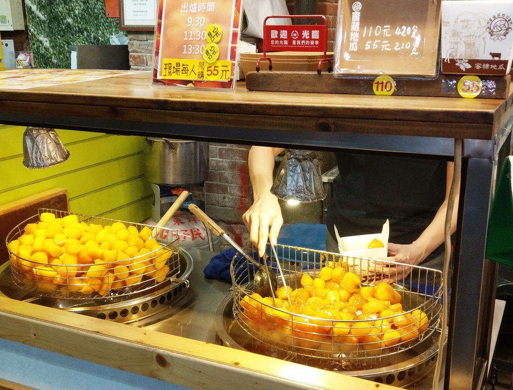 台中第二市場王記菜頭粿糯米腸鄒氏餡餅蔥油餅港廚美食蜜藏地瓜13.jpg