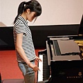 彈鋼琴的少女攝影版