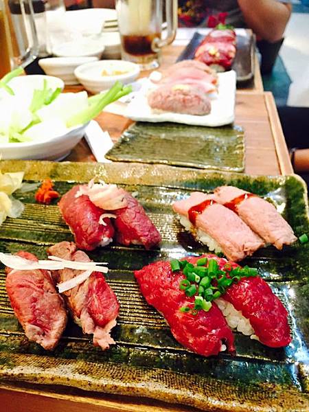 關東完食計畫 東京惠比壽 肉壽司 東京人續攤喝酒的秘密酒場 老日本巷弄的居酒屋文化 快來一嚐生食馬肉還有比臉大的炙燒肉壽司 柚子 世界完食計畫 關東完食計畫 東京惠比壽 肉壽司 東京人續攤喝酒的秘密酒場 老日本巷弄的居酒屋文化 快來一嚐生食馬肉還有比臉大的炙燒肉壽司 柚子 世界完食計畫