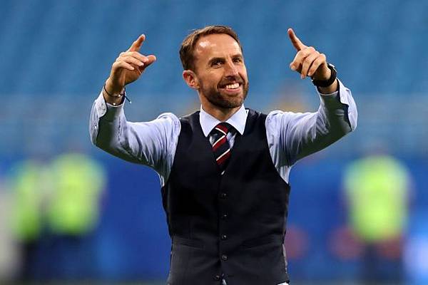 【2018世足賽】英格蘭總教練 Gareth Southgate 的「藍色西裝背心」大熱銷~帥唄~^0^ 2