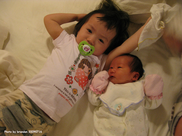 姊妹合照.jpg 姊妹合照.jpg
