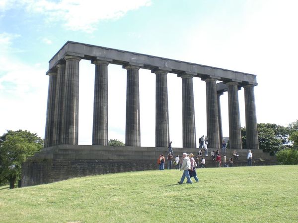 Calton Hill上面的國家紀念碑