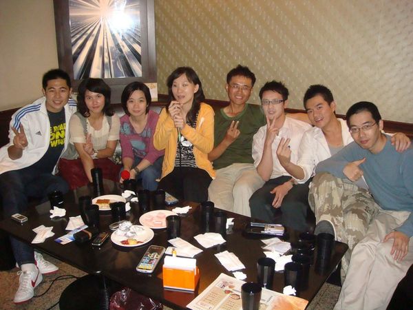 大合照...乃文唱得很嗨!!