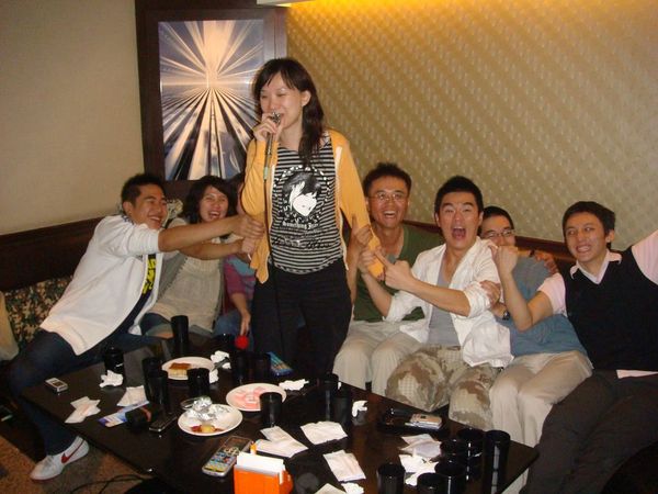 大合照...乃文唱到不想坐下來!!