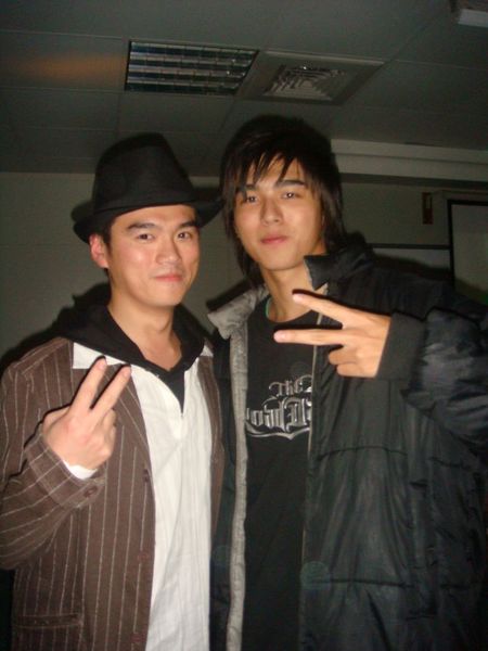 還好我只有差他一點..XD