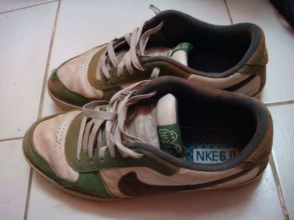 走趟路鞋子全是紅土 