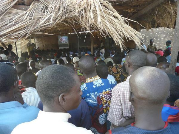 這個頭是42吋全平面的