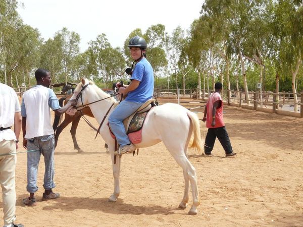 Paul首先上陣,白馬王子耶!!