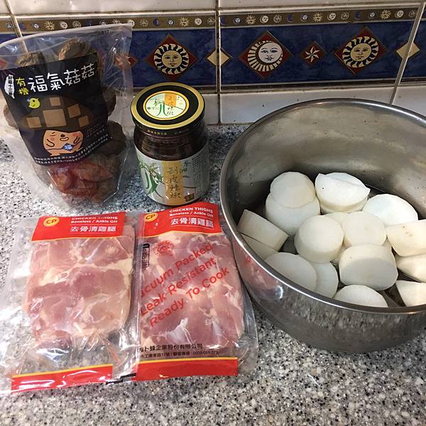 1206剝皮辣椒蘿蔔香菇雞湯-1.jpg