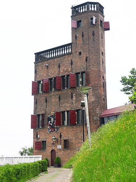 Nijmegen e1.JPG Nijmegen e1.JPG