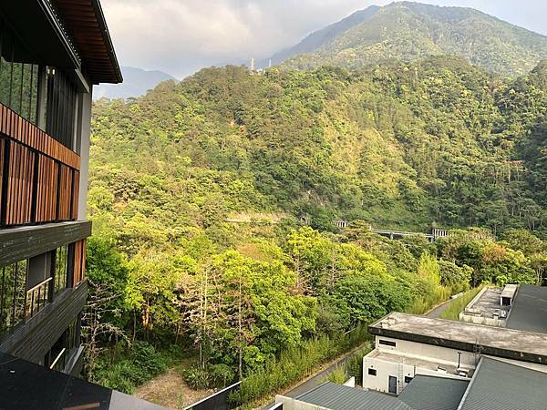 【台中】虹夕諾雅谷關星野集團 有雄偉山景整層湯屋的水明套房