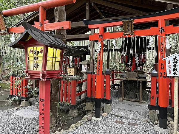 【京都】嵐山野宮神社 靜謐竹林中之賞楓名所 祈求締結良緣、學