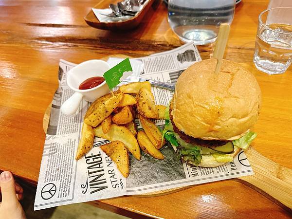 【高雄】食不二蔬食 位於左營海光俱樂部內有寵物友善的創意蔬食