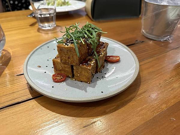 【高雄】食不二蔬食 位於左營海光俱樂部內有寵物友善的創意蔬食