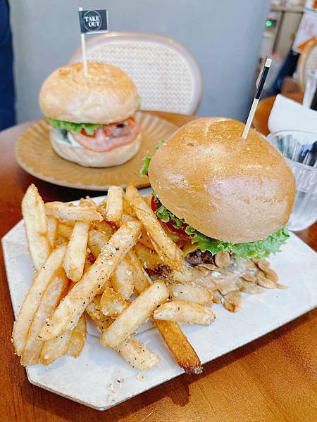 【台北】Takeout burger & cafe 內湖店 【台北】Takeout burger & cafe 內湖店
