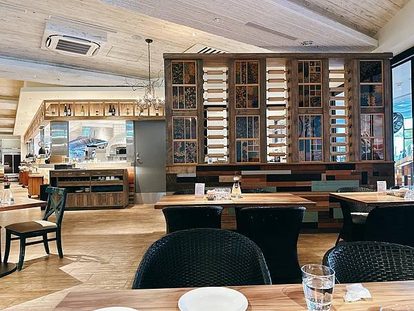 【台中】MOLINO 台中草悟廣場店 以石臼現磨鮮麥的手工自