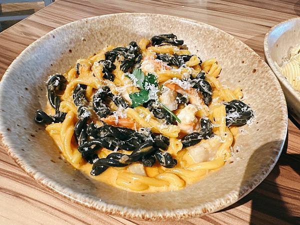 【台中】MOLINO 台中草悟廣場店 以石臼現磨鮮麥的手工自