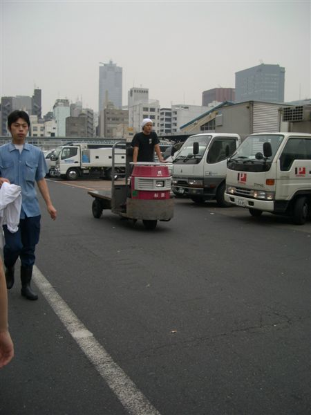 築地市場很跩的小車車~~