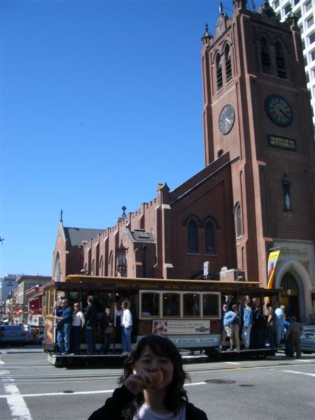 look!!look!! the famous cable car~~