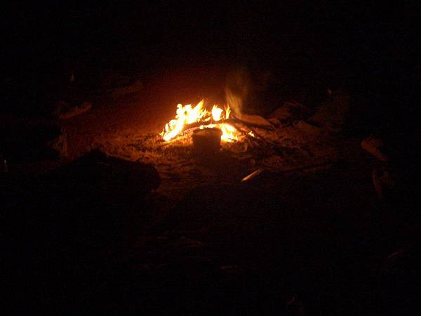 everyone splept around the camp fire~