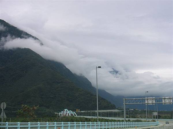 太魯閣大橋-崇德在橋的那一頭