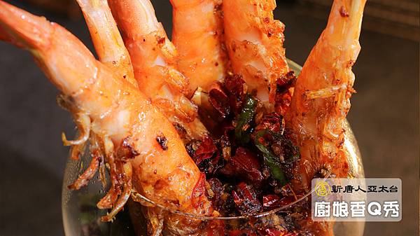 麻香串串蝦 醃製好的鮮蝦 要用紙巾擦拭水份