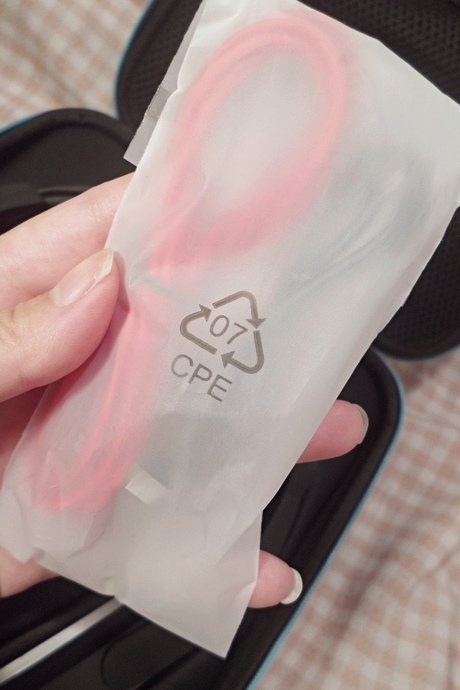 3C開箱文 ░ 【OneDer】頭戴式多功能藍牙耳機喇叭_黑,外翻秒變喇叭音響,超潮耳機變外帶式音響❤_57.jpg 3C開箱文 ░ 【OneDer】頭戴式多功能藍牙耳機喇叭_黑,外翻秒變喇叭音響,超潮耳機變外帶式音響❤_57.jpg