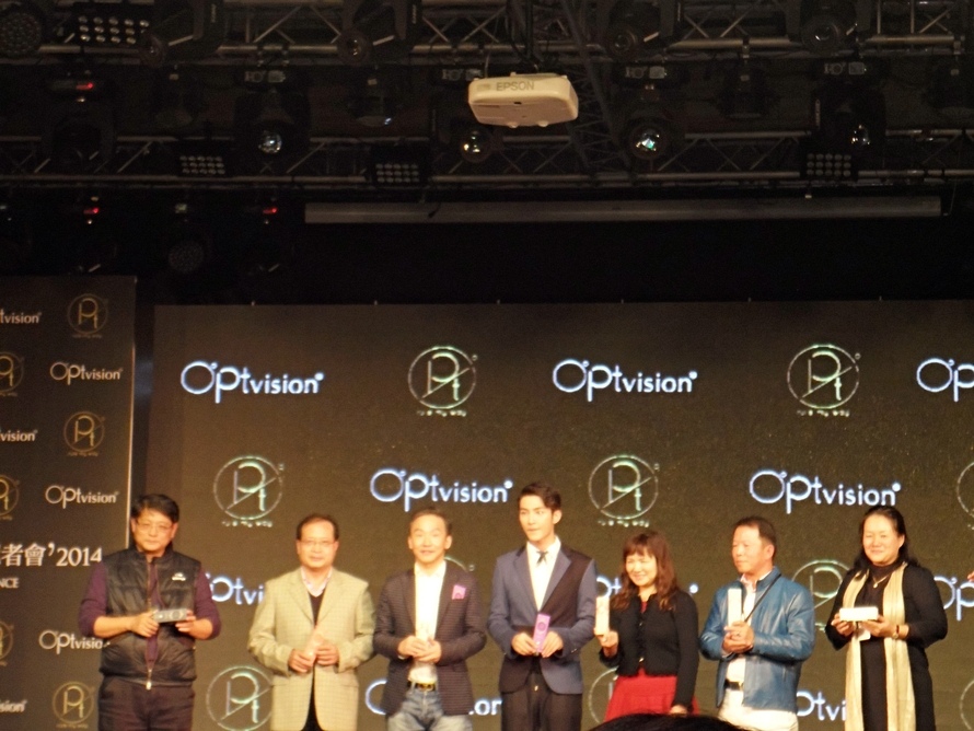 《活動》炎亞綸代言OPT隱形眼鏡上市記者會,星座專家安格斯2015年星座預測_17.jpg