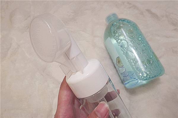 洗臉的清香如同噴過香水般,LHERBOFLORE蕾舒翠 高效純淨潔顏蜜03.jpg 洗臉的清香如同噴過香水般,LHERBOFLORE蕾舒翠 高效純淨潔顏蜜03.jpg