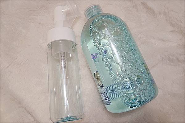 洗臉的清香如同噴過香水般,LHERBOFLORE蕾舒翠 高效純淨潔顏蜜02.jpg 洗臉的清香如同噴過香水般,LHERBOFLORE蕾舒翠 高效純淨潔顏蜜02.jpg