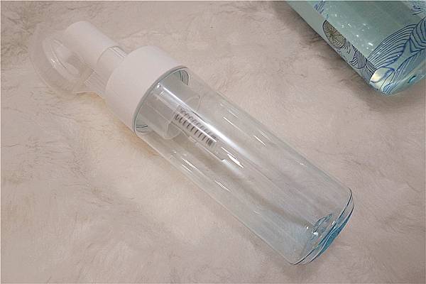 洗臉的清香如同噴過香水般,LHERBOFLORE蕾舒翠 高效純淨潔顏蜜05.jpg 洗臉的清香如同噴過香水般,LHERBOFLORE蕾舒翠 高效純淨潔顏蜜05.jpg