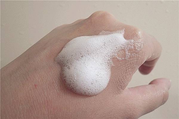 洗臉的清香如同噴過香水般,LHERBOFLORE蕾舒翠 高效純淨潔顏蜜14.jpg 洗臉的清香如同噴過香水般,LHERBOFLORE蕾舒翠 高效純淨潔顏蜜14.jpg