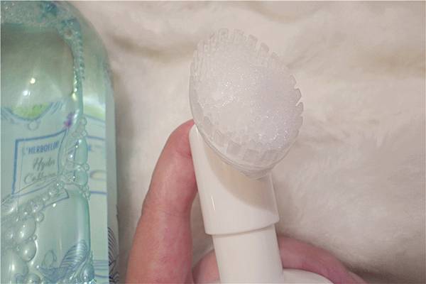 洗臉的清香如同噴過香水般,LHERBOFLORE蕾舒翠 高效純淨潔顏蜜16.jpg 洗臉的清香如同噴過香水般,LHERBOFLORE蕾舒翠 高效純淨潔顏蜜16.jpg