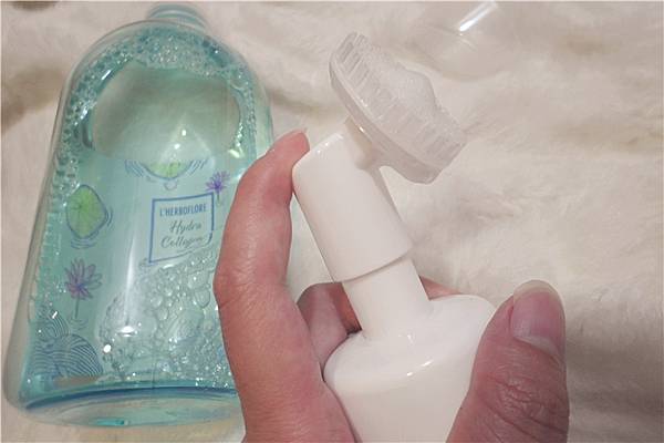 洗臉的清香如同噴過香水般,LHERBOFLORE蕾舒翠 高效純淨潔顏蜜17.jpg 洗臉的清香如同噴過香水般,LHERBOFLORE蕾舒翠 高效純淨潔顏蜜17.jpg