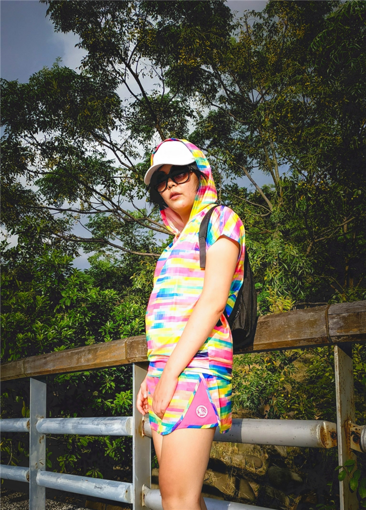 St. Bonalt 聖伯納戶外 彩格條紋套裝 ,顯瘦又有彈性好穿的超亮眼運動套裝124.png St. Bonalt 聖伯納戶外 彩格條紋套裝 ,顯瘦又有彈性好穿的超亮眼運動套裝124.png