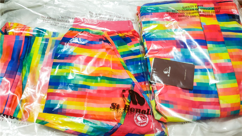St. Bonalt 聖伯納戶外 彩格條紋套裝 ,顯瘦又有彈性好穿的超亮眼運動套裝130.png St. Bonalt 聖伯納戶外 彩格條紋套裝 ,顯瘦又有彈性好穿的超亮眼運動套裝130.png
