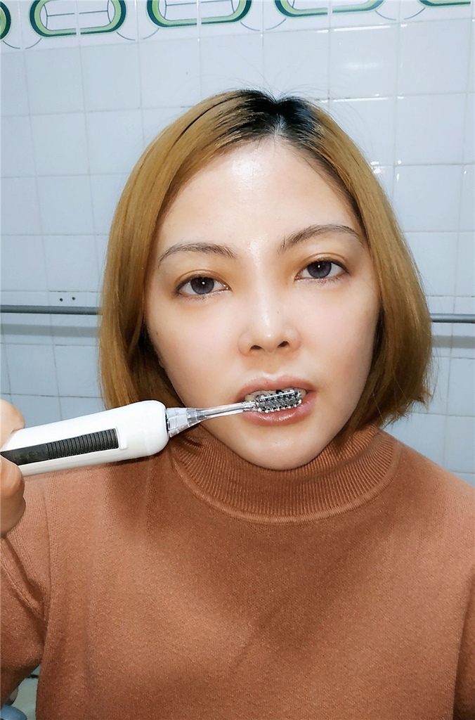 ION-Sei光觸媒離子電動牙刷，用小小的力道也能刷得很乾淨01.jpg