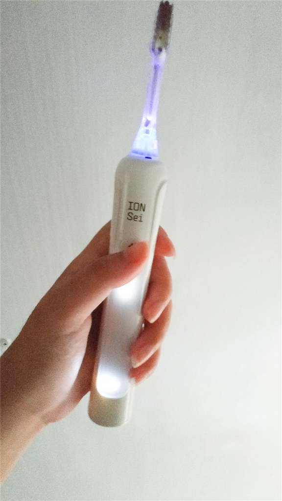 ION-Sei光觸媒離子電動牙刷，用小小的力道也能刷得很乾淨10.jpg