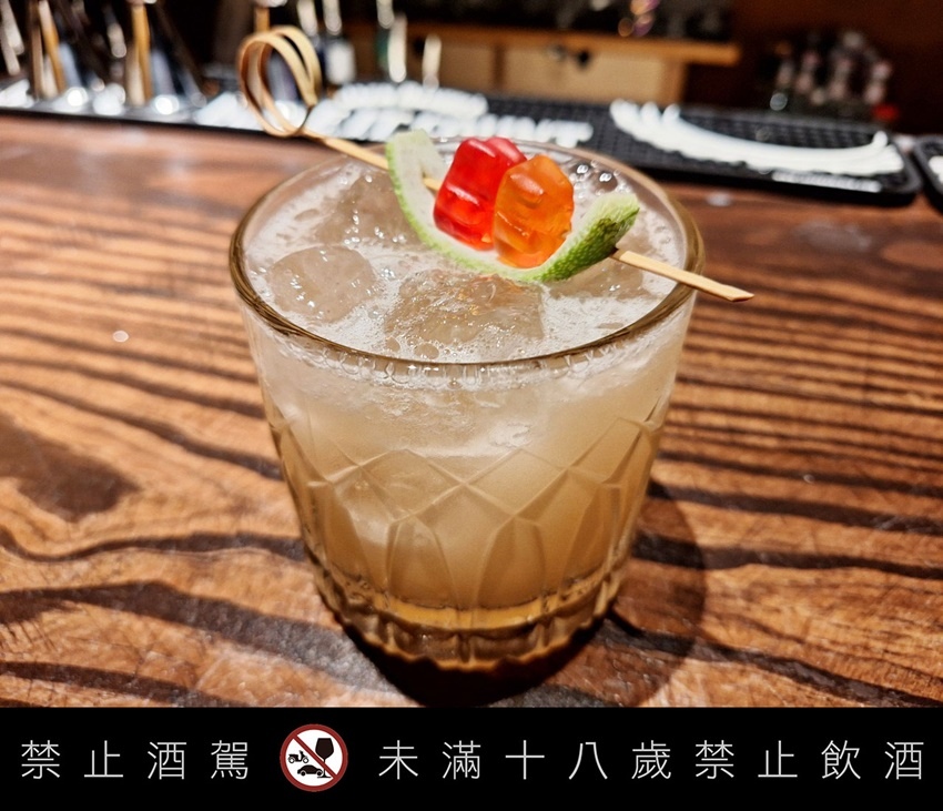 士林夜市內質感酒吧｜Dobar士林店美酒美食一次擁有，還能讓