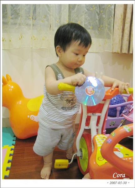 巧虎不是說，不能碰到亮亮的那一面？