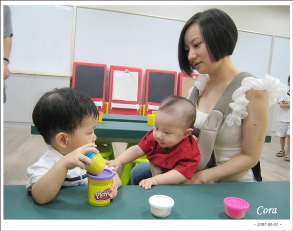 想和寬寬玩的可愛小baby