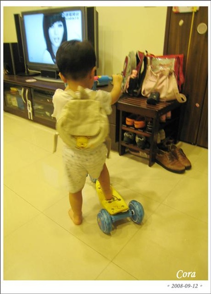 開始想溜滑板車