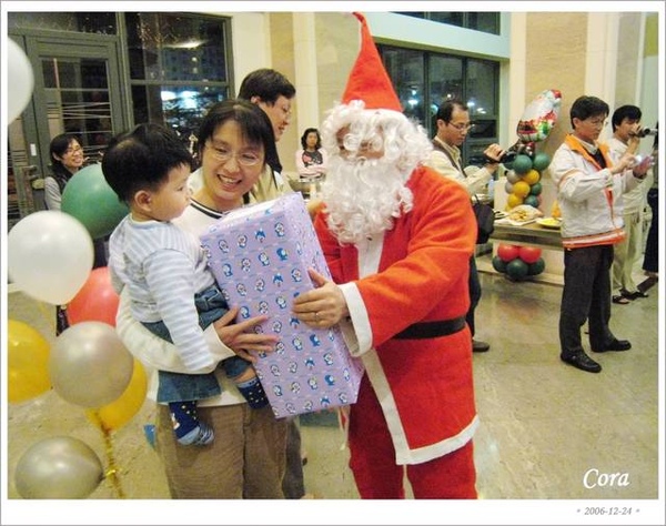 小寬寬第一次領禮物