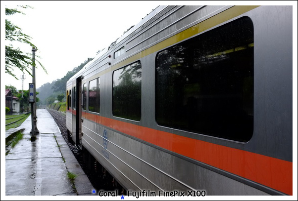 合興站火車停了2分鐘~~~下車拍了幾張照片