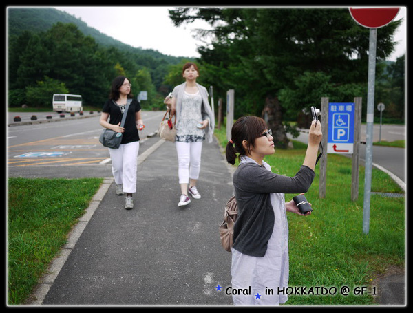 呼...終於可以走走伸展四肢