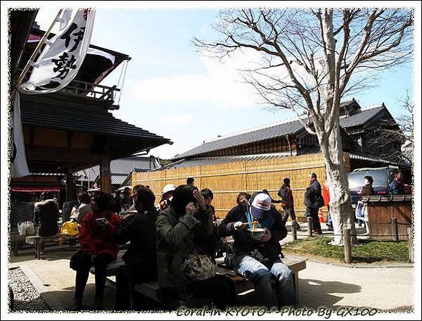 點餐後找地方坐著吃