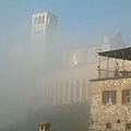 雲霧中的教堂