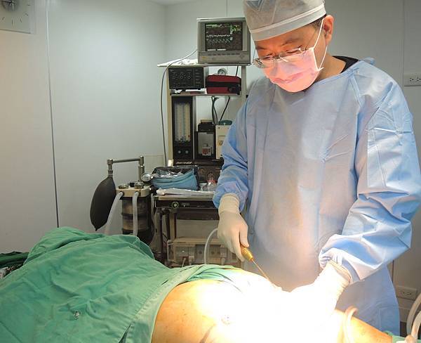 台中自體脂肪隆乳抽脂補胸推薦台中菲仕美