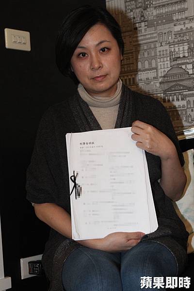 嚴女不滿李新漠視其陳情，當街大罵李新「王八蛋」