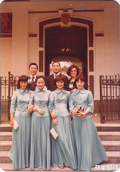 01楊麗花（前排右起）1977年和鄧美芳、恬妞、嘉凌參加第16屆巴拿馬影展